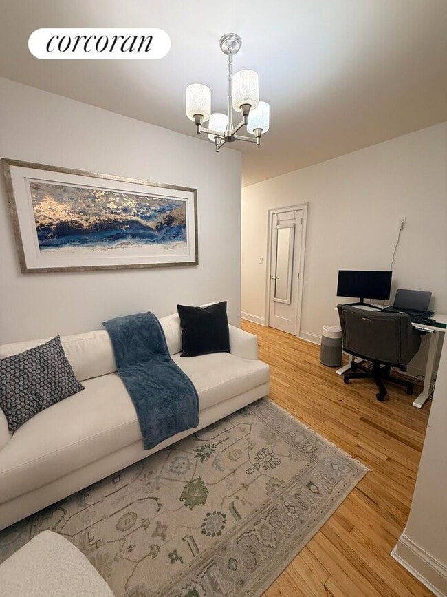 Photo - 163 W 17th St