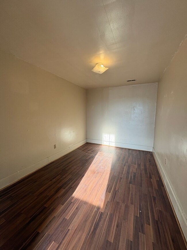 Photo - Two bedroom in Lynchburg! Located on the bus line!