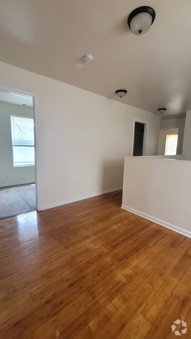 Building Photo - 6669 S Michigan Ave Unit 3 Rental