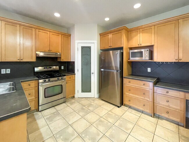 Photo - 720-756 Ave SW