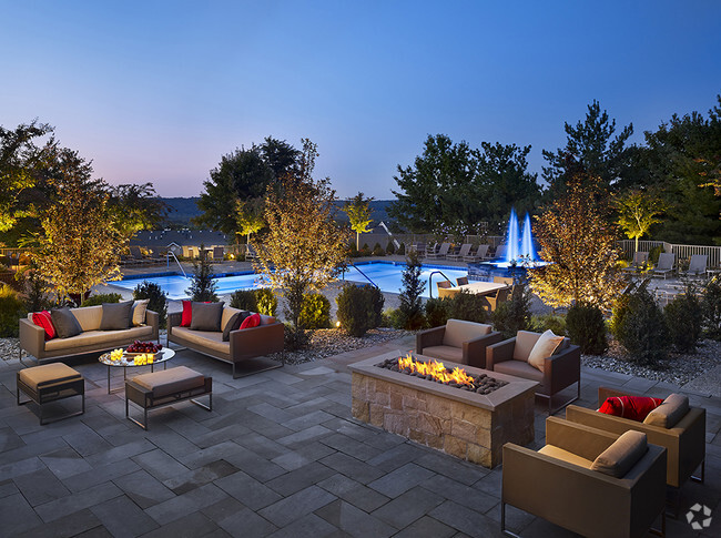 Outdoor courtyard with fire pit at AVE Malvern, Pennsylvania, 19355 - AVE Malvern Rental