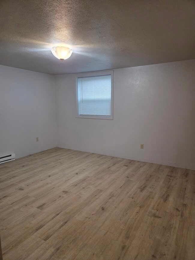 306 1st Ave Unit 4