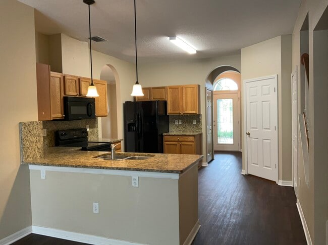 Photo - 19053 Tilobe Loop