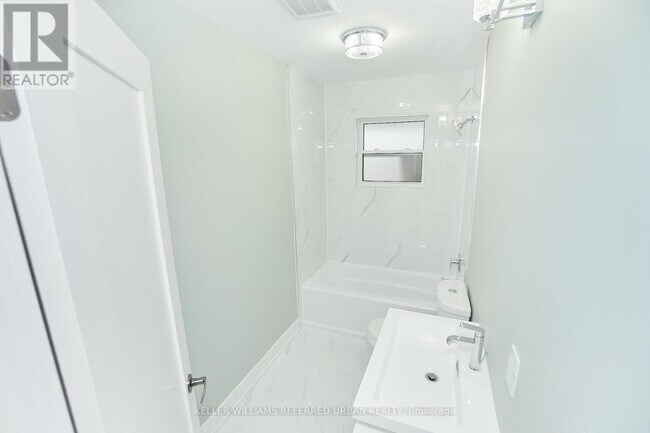 Photo - 911 Dovercourt Rd