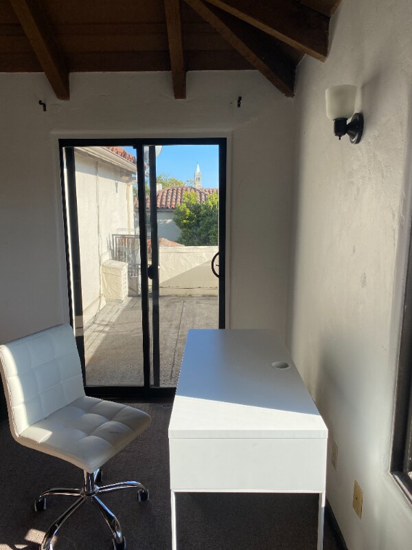 Photo - 1700 Le Roy Ave Unidad 4