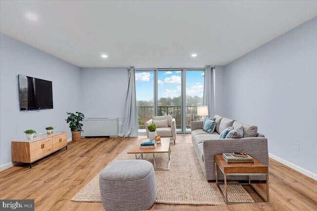 Building Photo - 4520 King St Unit 601