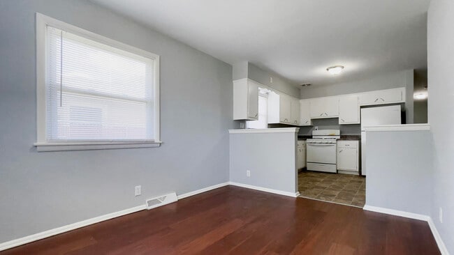 Photo - 5747 N 93rd St