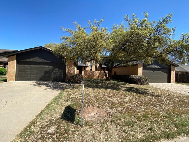 Building Photo - Newly Updated 2 Story Duplex Rental