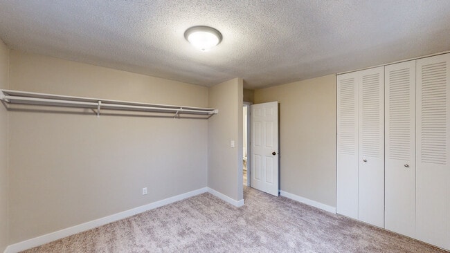 6 Flats Apartments