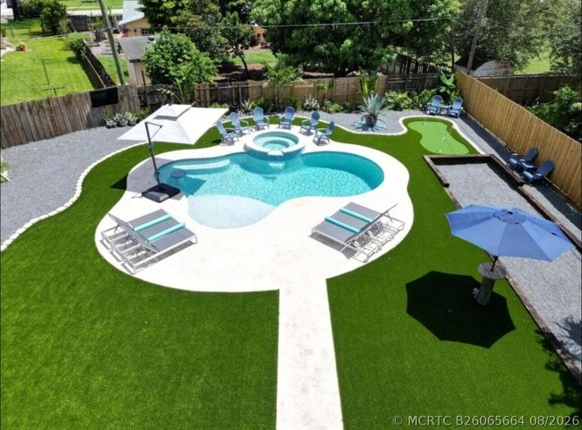 Photo - 270 NW 36th St