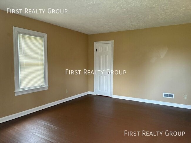 Photo - 5290 Derby Rd