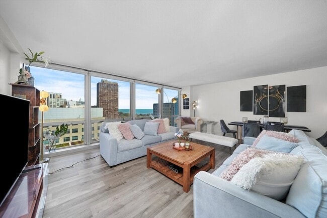 Photo - 330 W Diversey Pkwy Unidad 1606