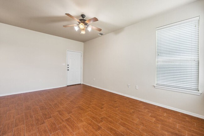 Photo - Available Now! Nice 3 Bedroom, 2.5 Bath Du...