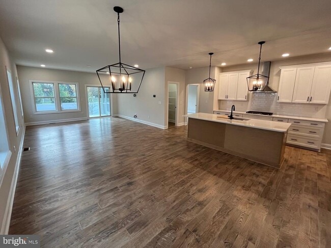 Photo - 33743 Catching Cv