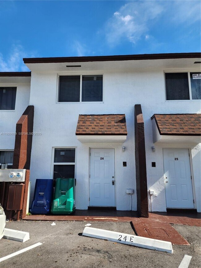 Building Photo - 401 SW 109th Ave Unit 24