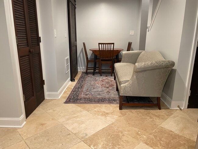 sala de estar - 1836 Varnum St NE