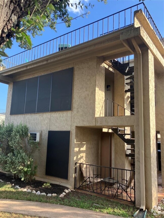 Building Photo - 5916 Lago Vista Way Unit B12 UP Rental