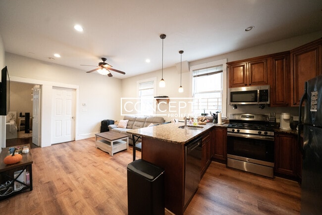 Building Photo - 717 Parker St Unit 1A