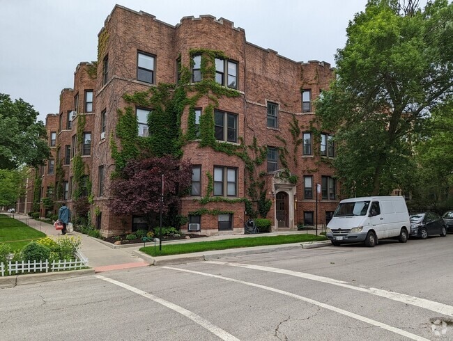 Building Photo - 3702 N Lakewood Ave Unit 3 Rental