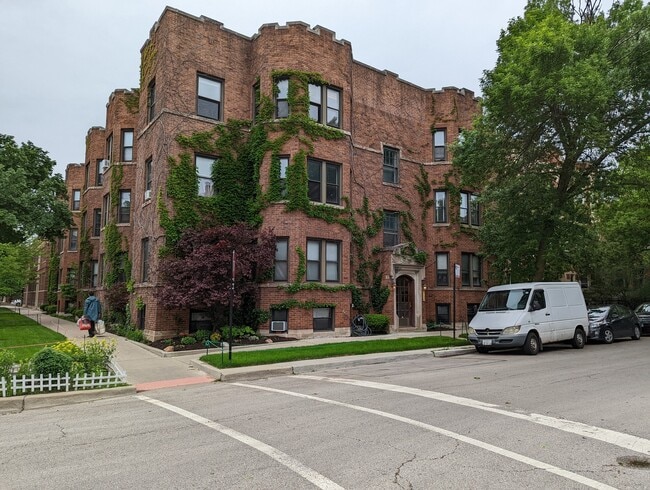Photo - 3702 N Lakewood Ave Unidad 3 Rental
