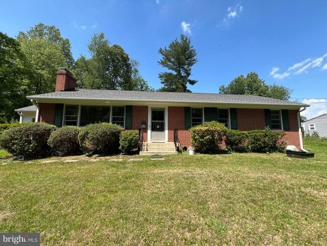 Building Photo - 10001 Woodhill Rd