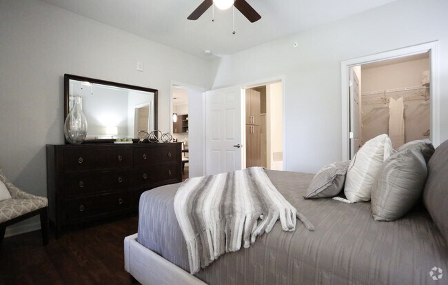 2BR/2BA -1141SF
