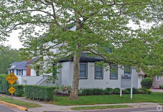Building Photo - 1228 Roanoke Ave