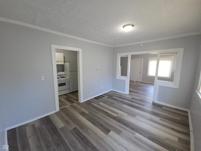 Photo - 143 W 35th St