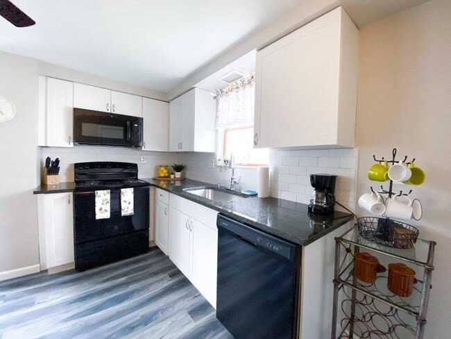 Photo - 410 Newkirk St