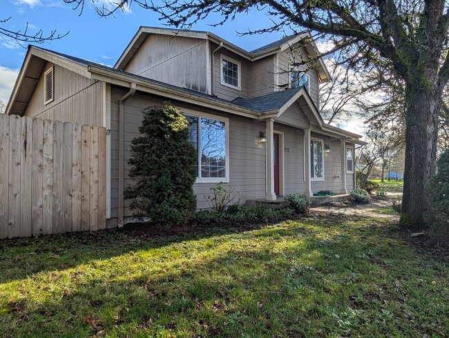 Photo - Spacious 3-Bedroom, 2-Bath Home In The River Road Area In Eugene!
