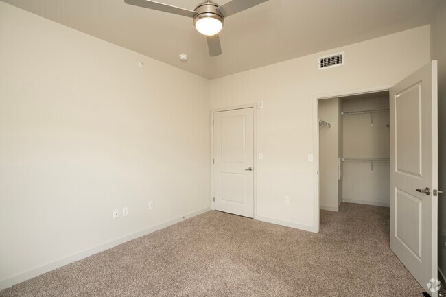 1BR, 1BA - 699SF - Bedroom