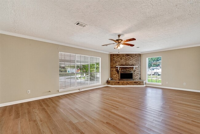 Photo - 1504 Lawrence Ave