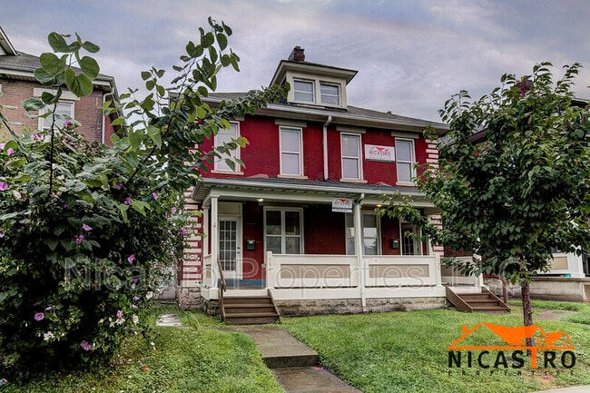 Photo - 136 E 11th Ave