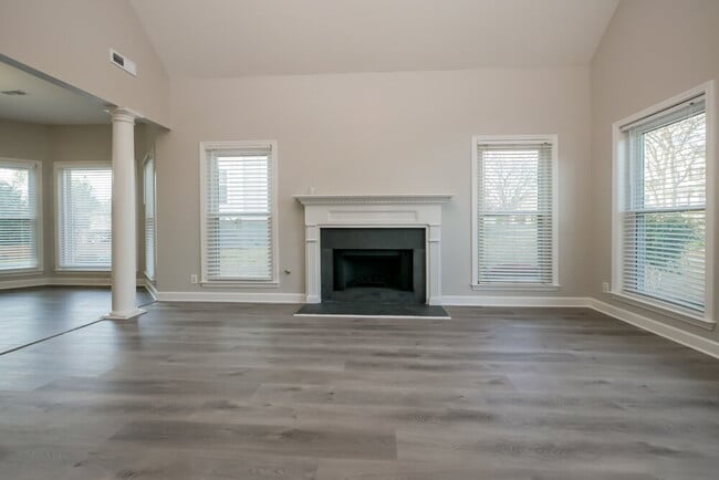 Photo - 79 High Point N