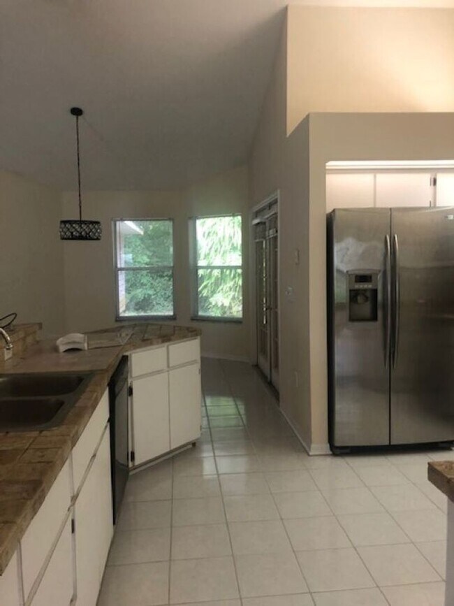 Photo - 4 Bedroom/2 Bath located in Broadmoor