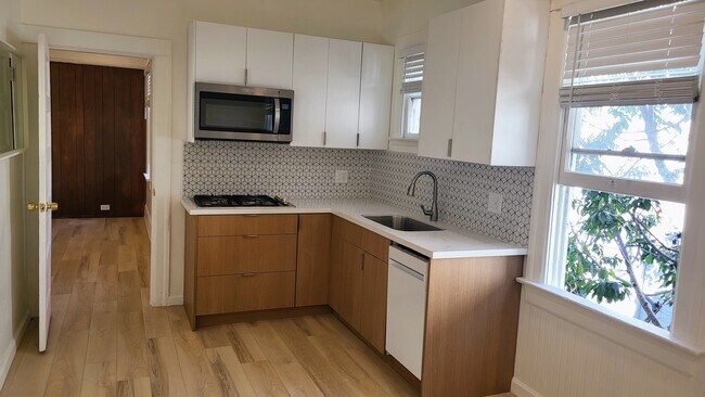 Kitchen - 2112 Ashby Ave Unidad C