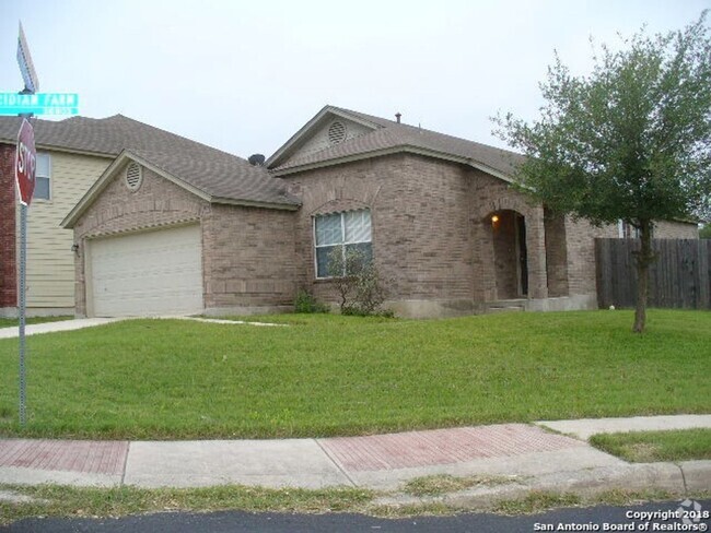 Building Photo - Well Maintained Corner Lot Property Ready ... Rental
