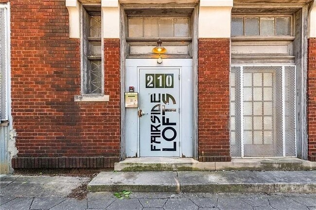 Building Photo - 210 Walker St SW Unit 1