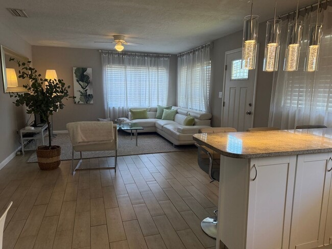 Photo - Charming Fully Furnished 2 Bedroom, 1 Bathroom Home in Sarasota Unit 2015