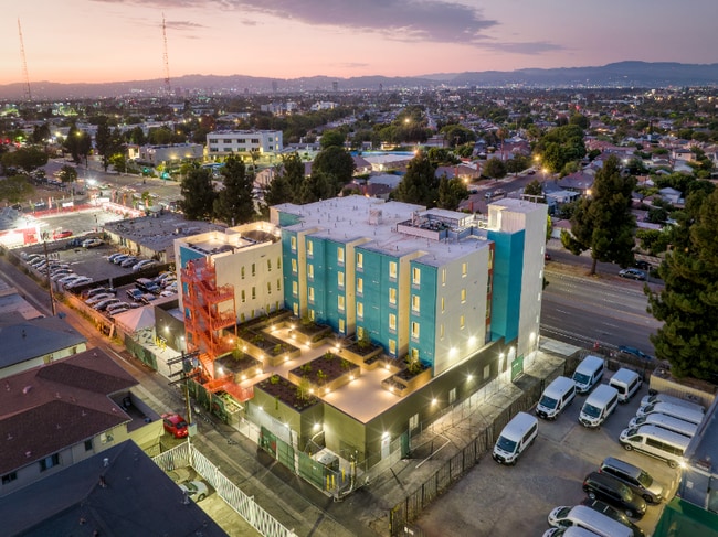 Photo - 4008 W Martin Luther King Jr Blvd Unidad 301