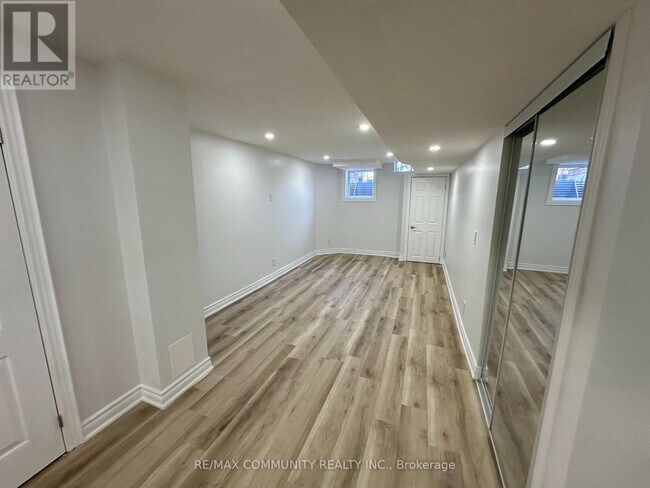 Photo - 12 Ball Crescent