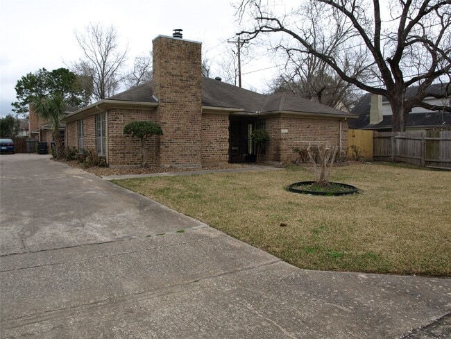 Building Photo - 10806 Lynbrook Dr Unit b