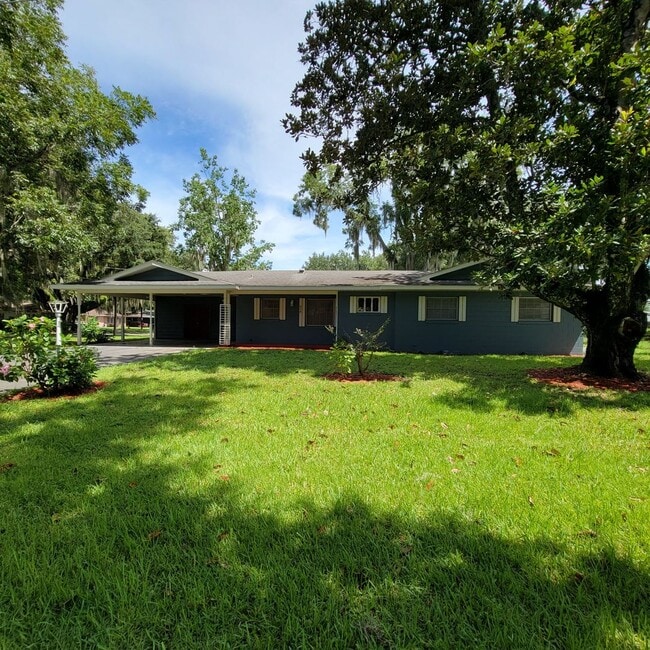 Building Photo - 3 bed, 2 bath 2 car carport Rental