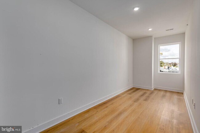 Photo - 1222 W Silver St