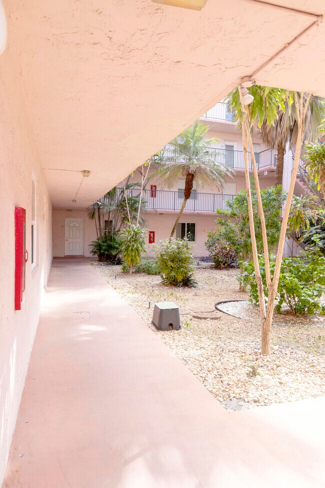 Photo - 2851 Somerset Dr