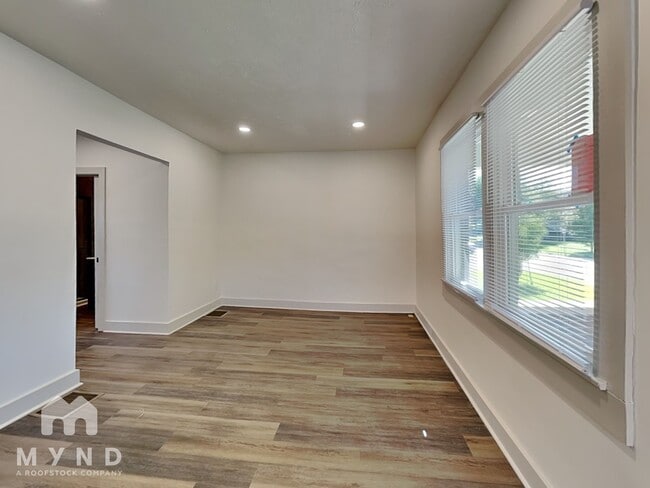 Photo - 1724 Woodlawn Ave