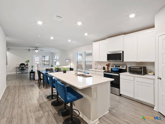 Photo - 3073 Charyn Wy Casa