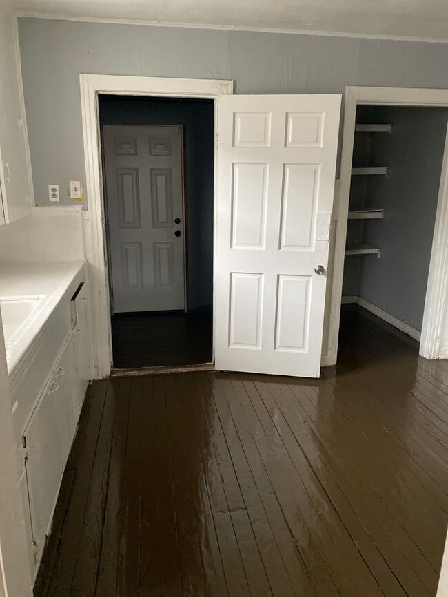 Photo - 2714 Dupont St