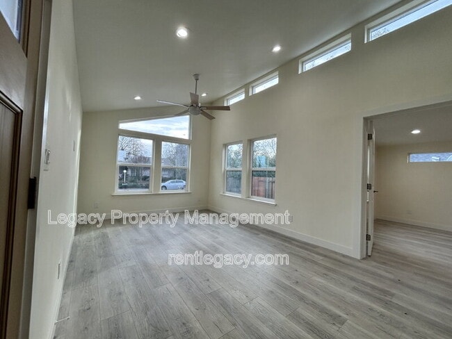 Photo - 10753 Oakton Way