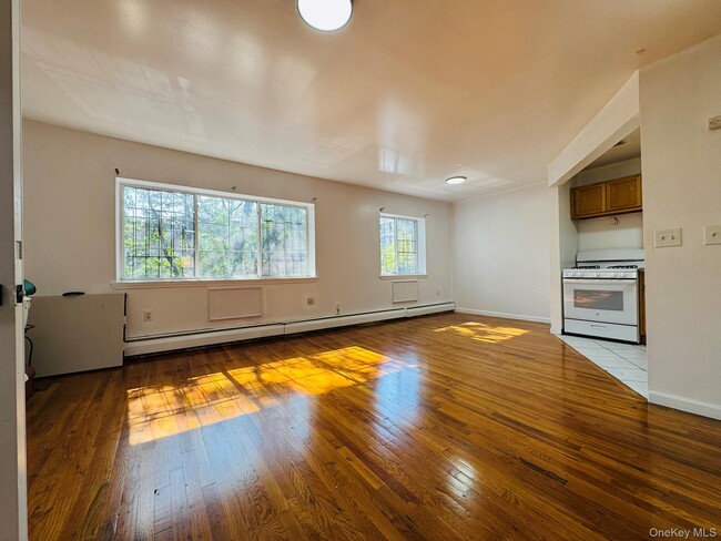 Photo - 53 W 192nd St Unit 3A